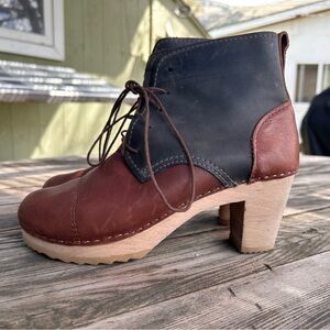 Size 8.5 Bryr clog booties.